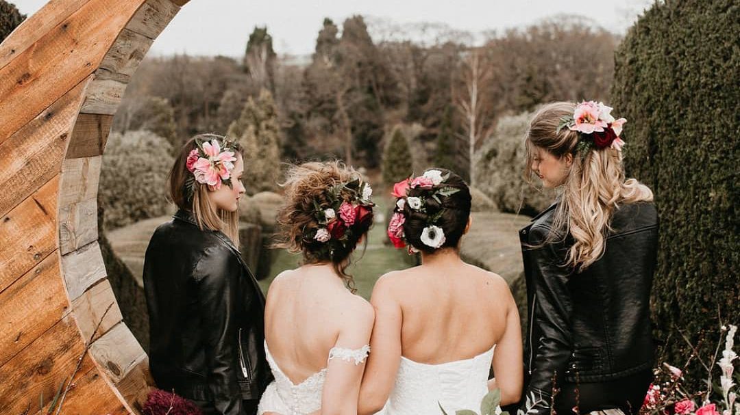 Read more about the article Bridal Hair by Suzy