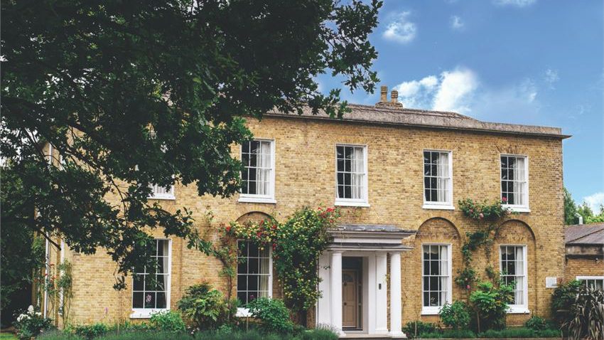 Read more about the article Hadlow Manor