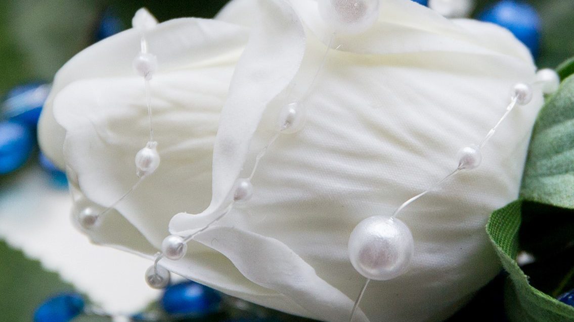 Read more about the article Why I Love Artificial Flowers