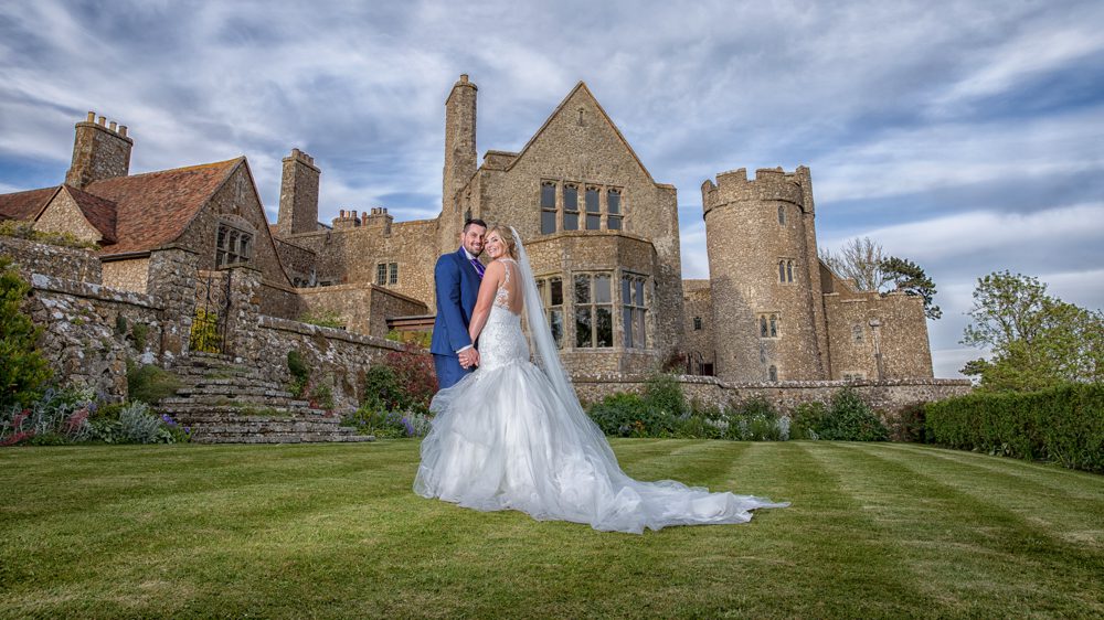 Read more about the article 10 Things To Consider Before Choosing Your Wedding Photographer