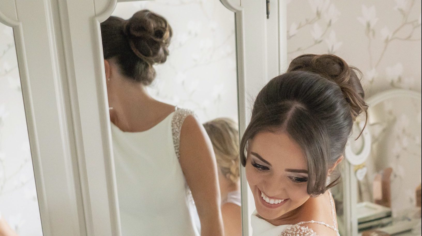 Read more about the article Sarah Louise Bridal Hair