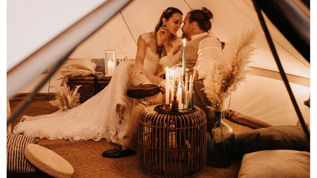 Read more about the article Why choose Glamping for your Wedding in Kent?