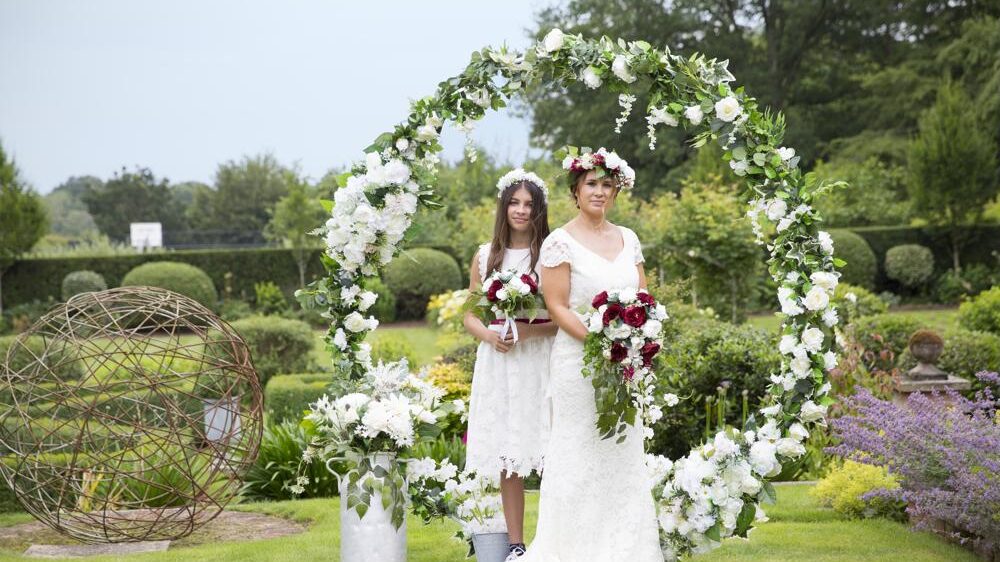 Read more about the article Lily and Rose Silk Flowers by Heather
