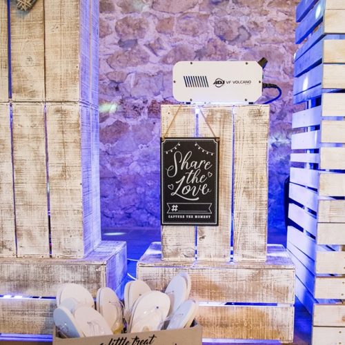 La Chic Small Podium Hashtag Sign