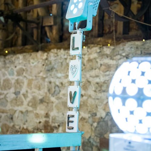 La Chic Vertical Shabby Chic Love Sign