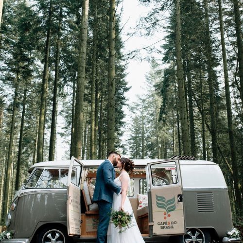 kissing campervan